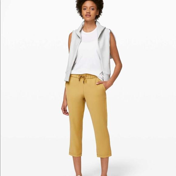 Lululemon On the Fly Crop *Woven 23" Vintage Gold SZ 2 - Picture 7 of 7